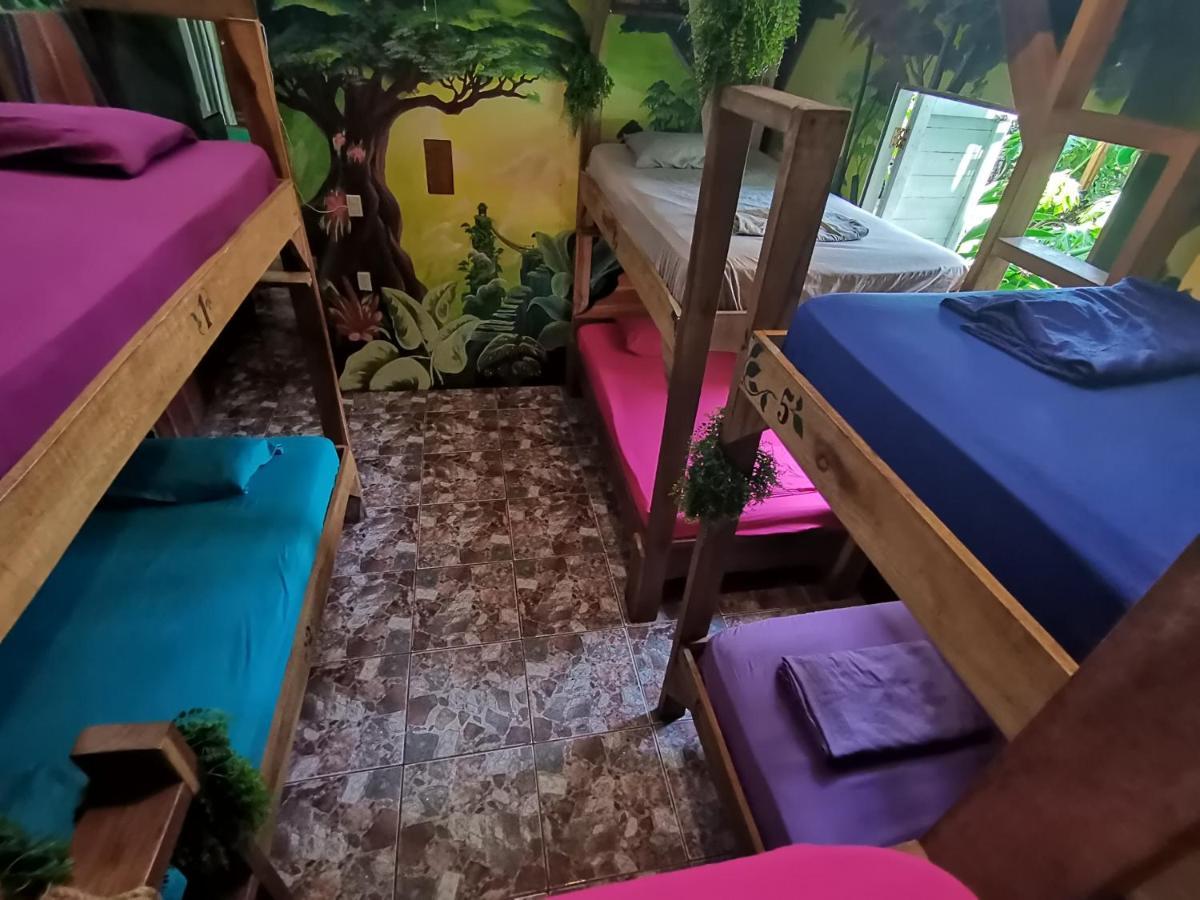 Oasis Beachfront Hostel Puerto Limon Luaran gambar