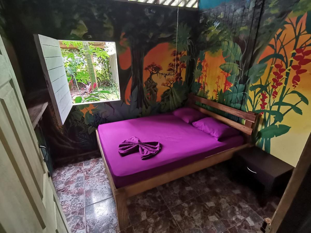 Oasis Beachfront Hostel Puerto Limon Luaran gambar
