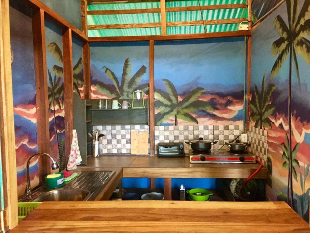 Oasis Beachfront Hostel Puerto Limon Luaran gambar